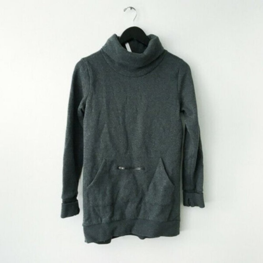 Fabletics Basic Sweatshirt Pullover Pocket Sweater